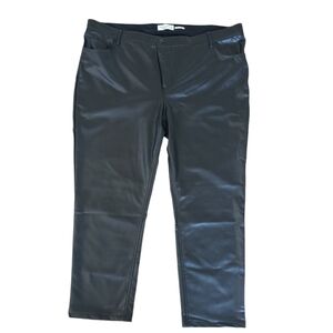 Abercrombie &Fitch.High Rise. 24R. Plus Size. Black. Black Vegan Leather.